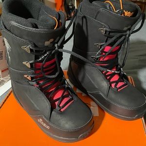 Brand new 10.5 Thirtytwo Lashed Premium (Spring Break Edition) snowboard boots.